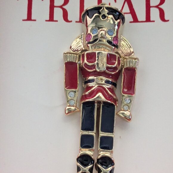 TRIFARI Nutcracker Christmas Soldier Enamel Brooch Pin - Picture 2 of 4